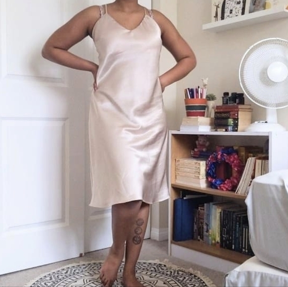 [SOLD] Pink Champagne satin slip dress - Picture 5 of 7